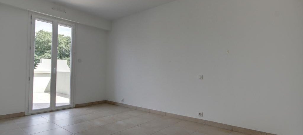 F4 cours Napoléon chambre 1