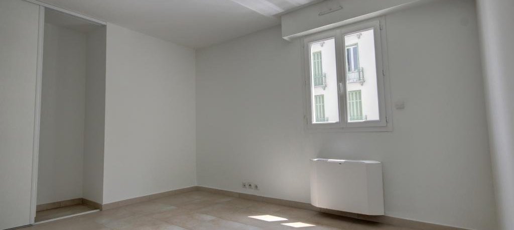 F4 cours Napoléon chambre 2