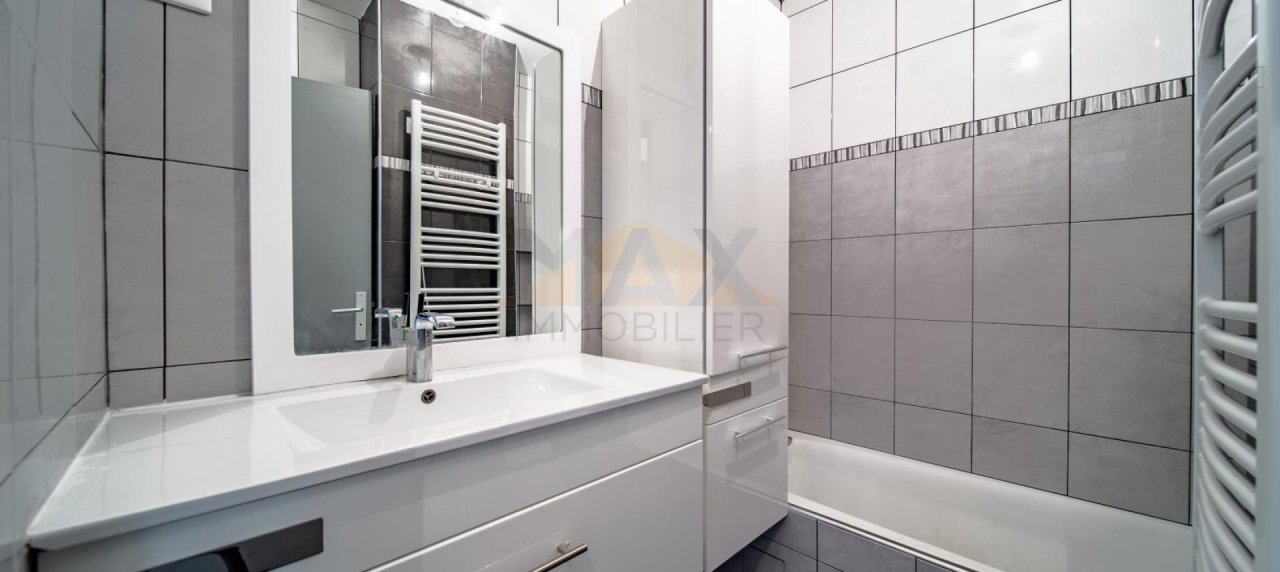 En Corse, à Ajaccio, quartier des PADULES, à vendre beau F3 au 2éme étage avec ascenseur et terrasse.
