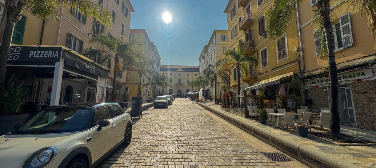 F2 RUE COMTE BACCIOCHI