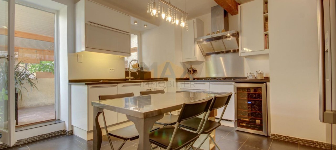 En Corse à Ajaccio, F3 de 85m² avec terrasse en Hyper Centre Ajaccio