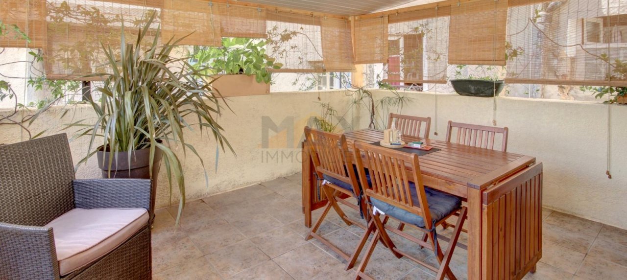 En Corse à Ajaccio, F3 de 85m² avec terrasse en Hyper Centre Ajaccio