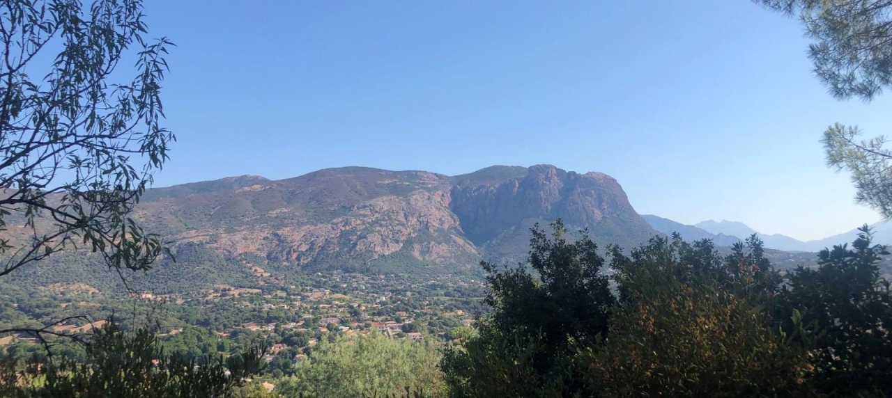 ALATA, villa F4 + F2 avec vue dégagée sur le mont GOZZI
