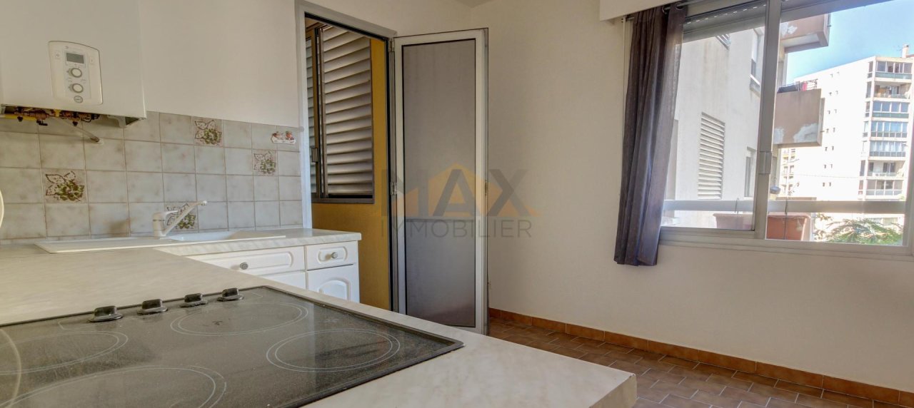 En Corse, à Ajaccio, Vente d'un F3 de 78 m² au 1er étage, proximité immédiate de toutes les commodités