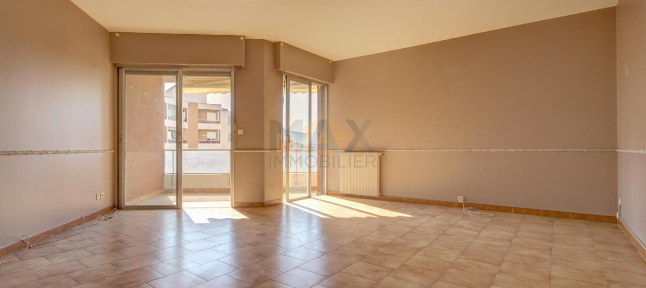 En Corse, à Ajaccio, Vente d'un F3 de 78 m² au 1er étage, proximité immédiate de toutes les commodités