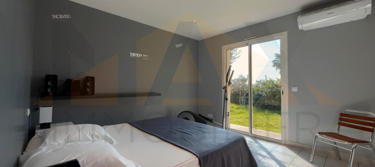 ALATA, villa récente de type F5 - terrain de 1500m² avec piscine.