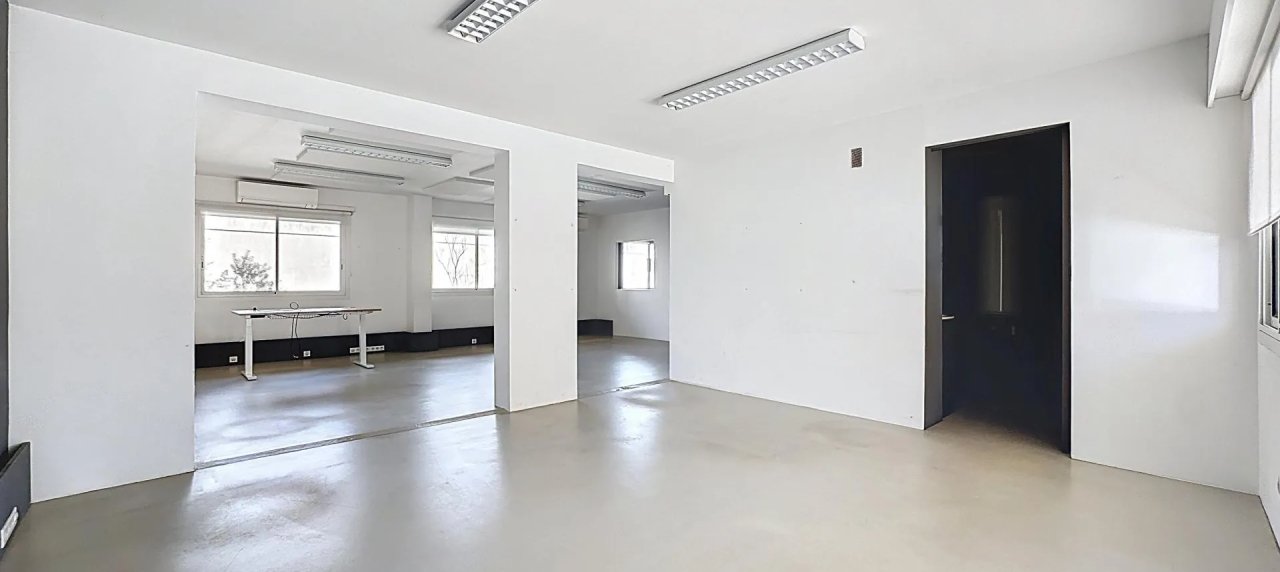 Local 86 m²  à usage de bureaux   ou professionnel à la location à Ajaccio