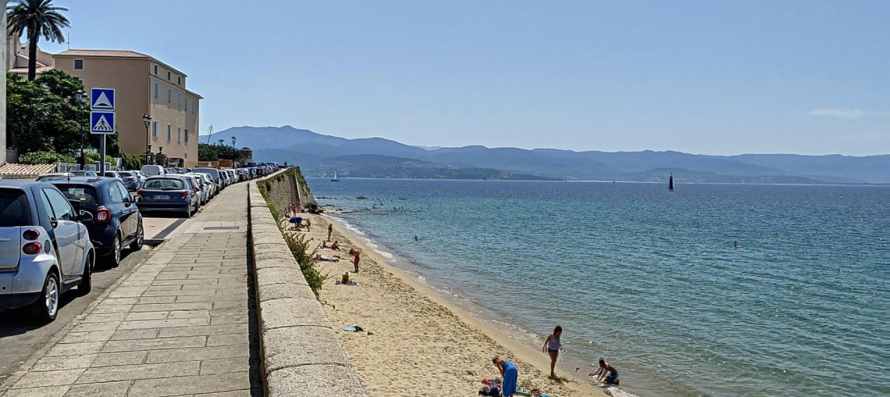  Vente d'un appartement F2 rénové-Centre historique Ajaccio - PLAGE SAINT FRANCOIS