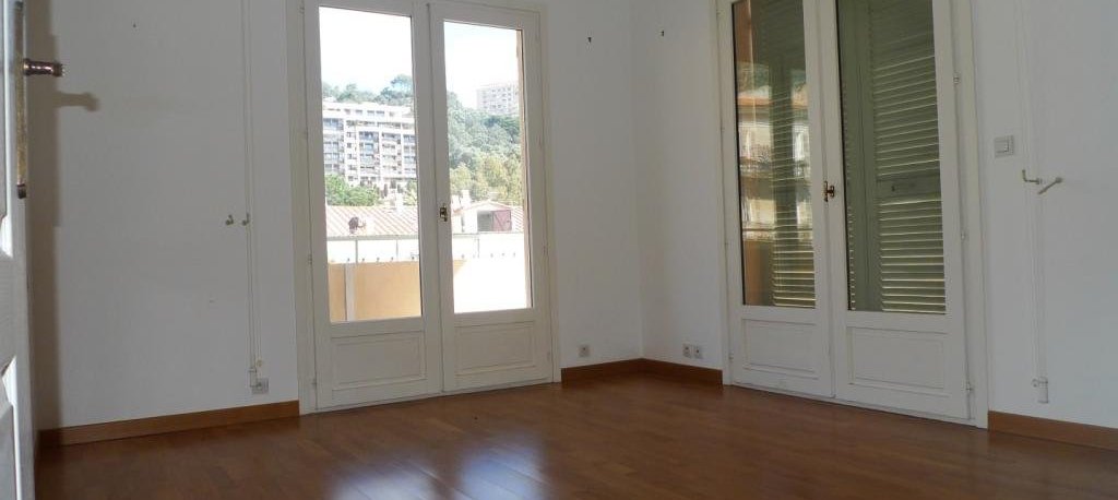 F1 RUE PROSPER MERIME - SALON