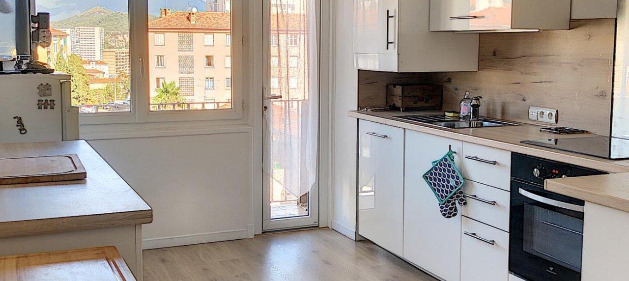 Appartement traversant de type F2 à vendre refait à neuf - Ajaccio