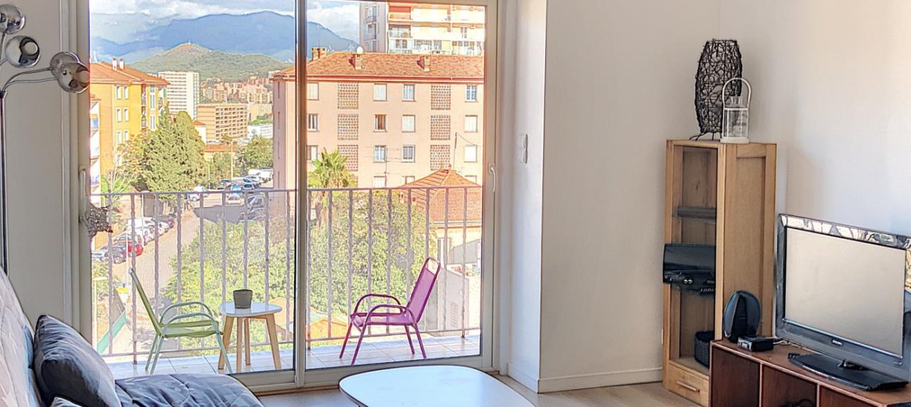 Appartement traversant de type F2 à vendre refait à neuf - Ajaccio
