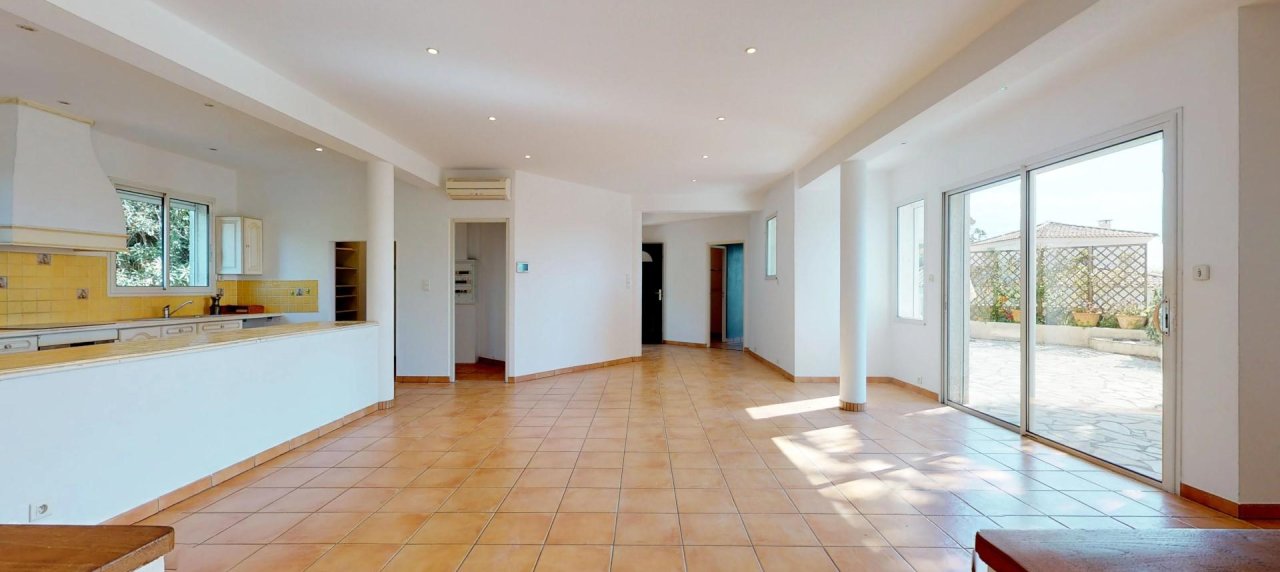 Une Villa avec piscine et dépendance à vendre-Bastelicaccia