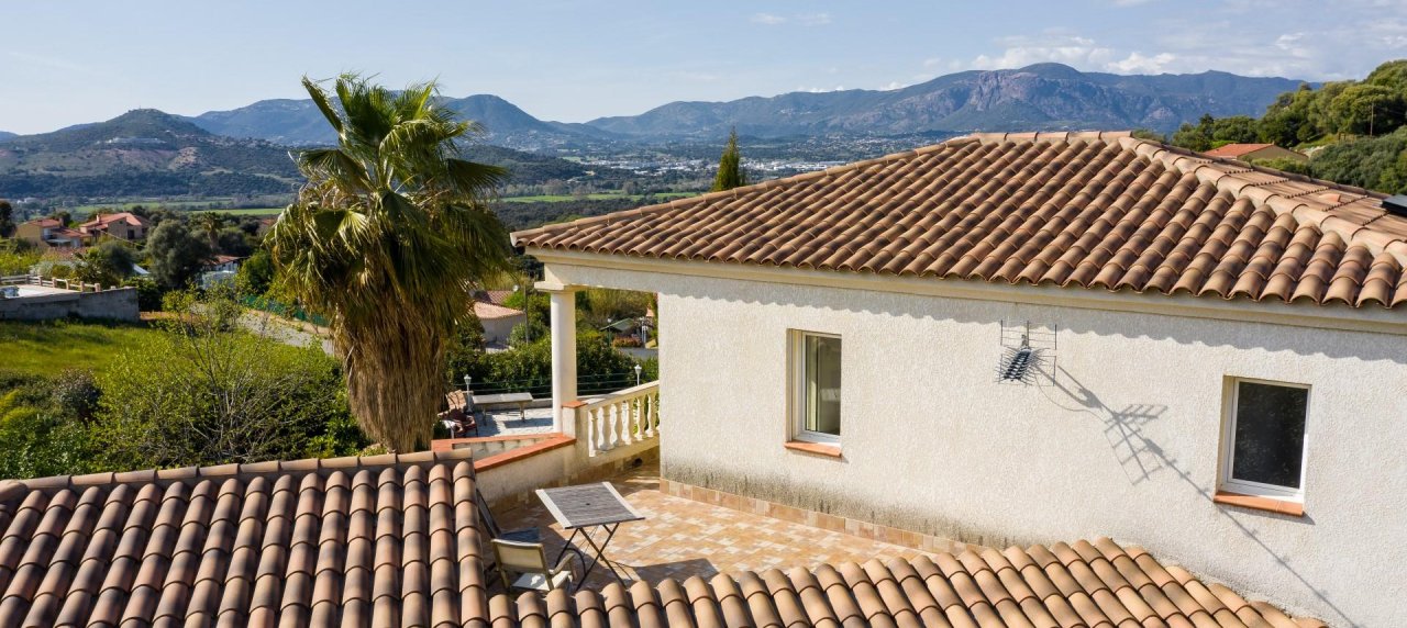 Une Villa avec piscine et dépendance à vendre-Bastelicaccia
