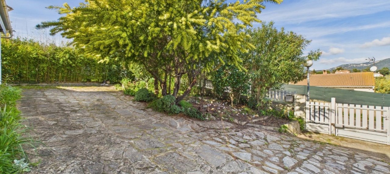 MAISON A VENDRE A CONFINA