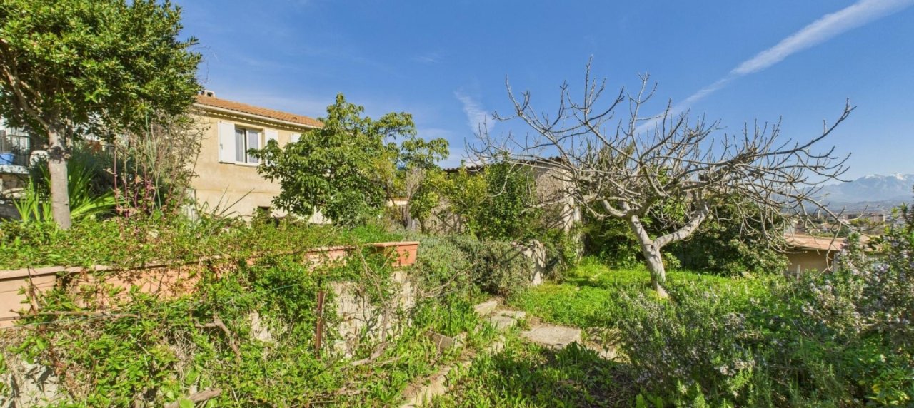 MAISON A VENDRE A CONFINA