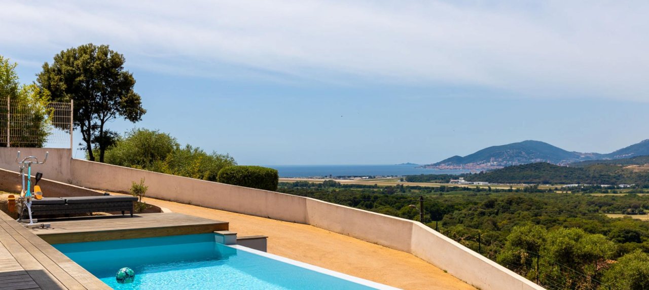 Villa d’exception à vendre entre Ajaccio et Porticcio