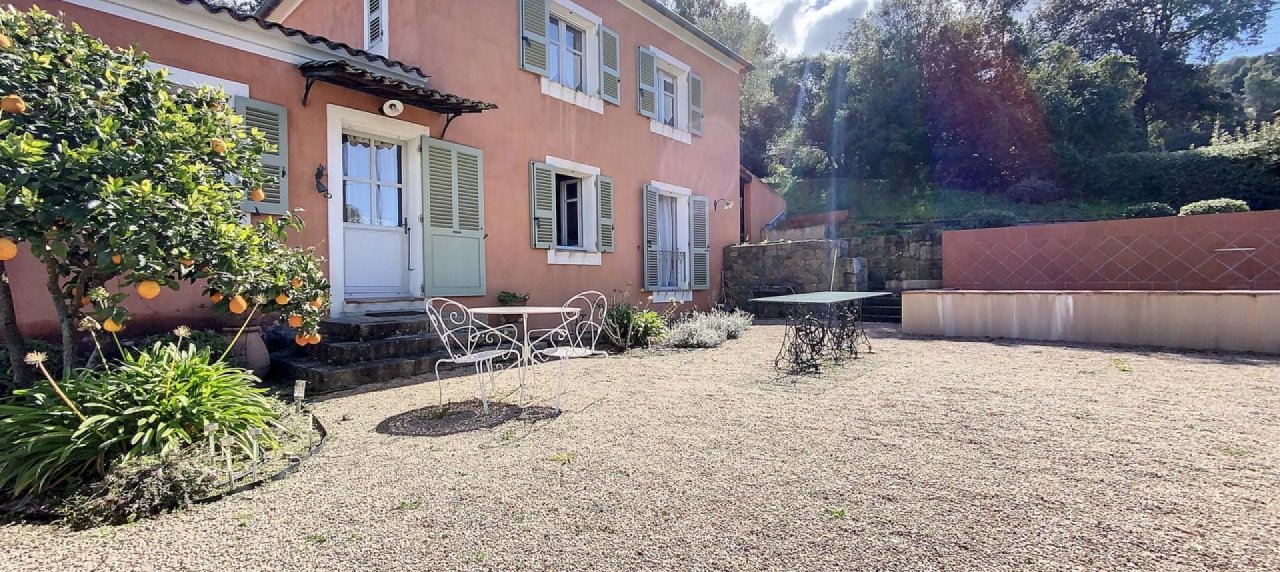 Maison à vendre avec piscine près d'Ajaccio-Eccica-Suarella