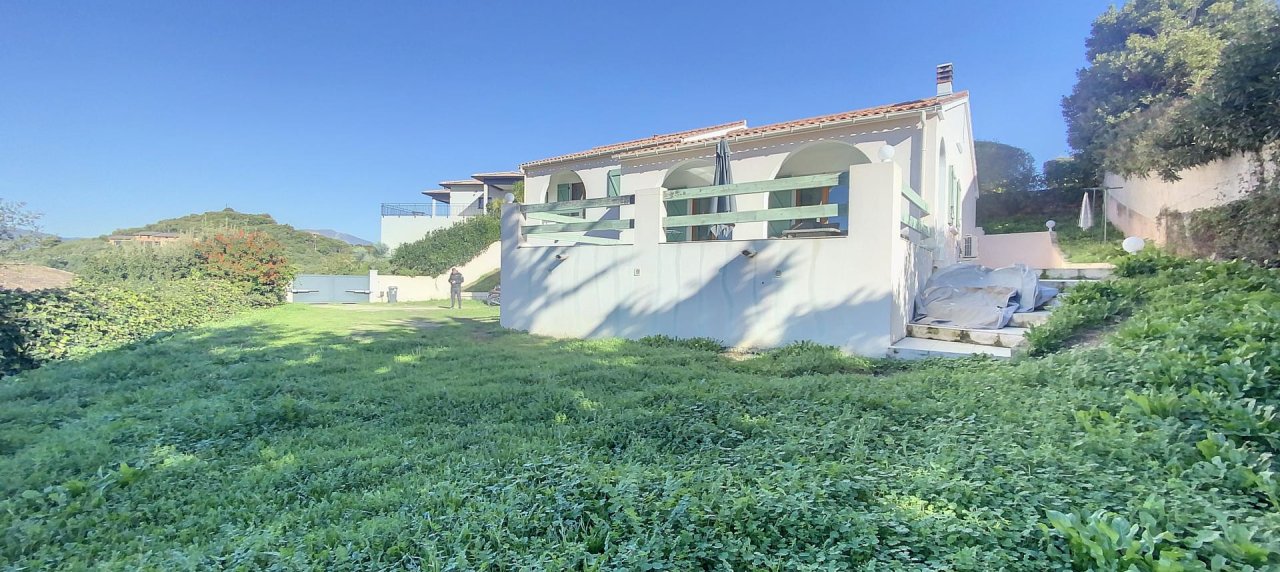 Ville F4 à louer Bastelicaccia jardin