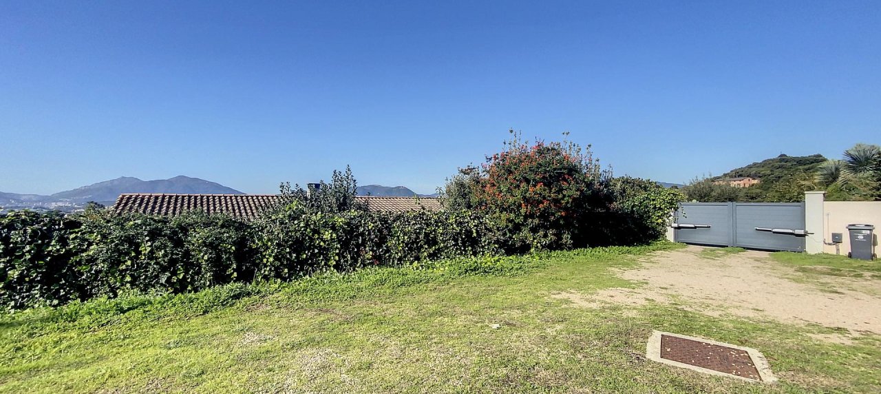 Ville F4 à louer Bastelicaccia jardin