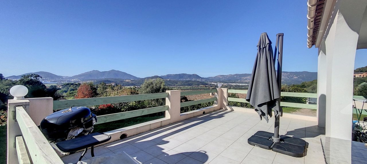 Ville F4 à louer Bastelicaccia terrasse