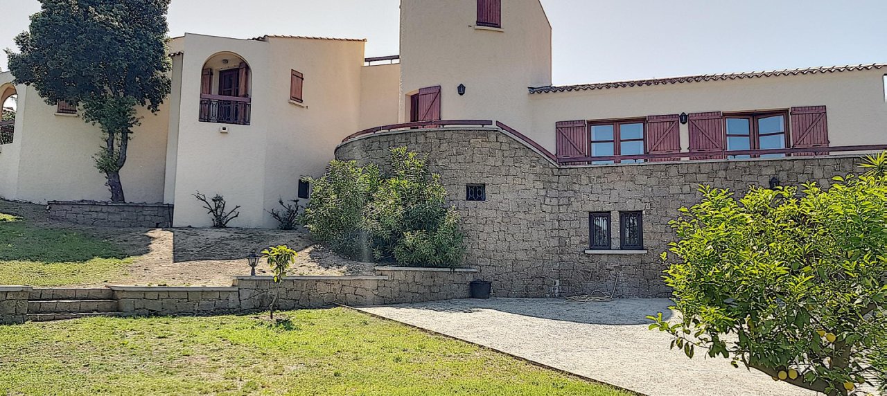 A louer villa Salario vue maison et jardin