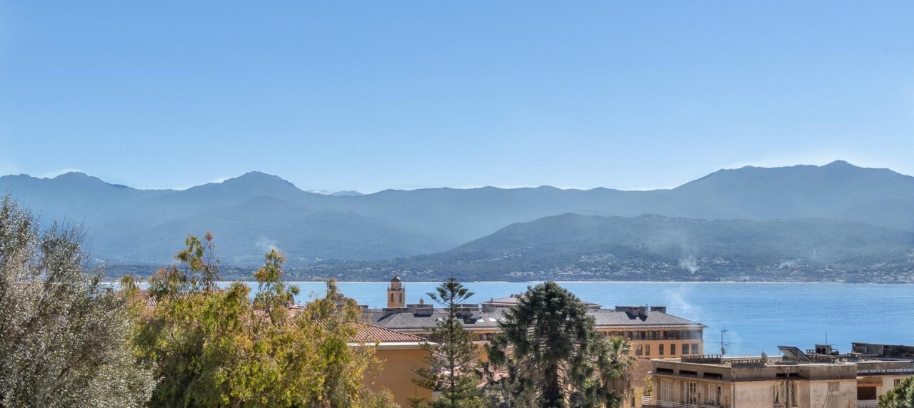 F5 à vendre avec vue mer Centre ville - Ajaccio