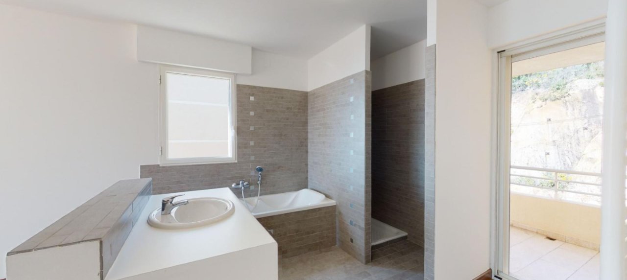 F5 à vendre vue mer Ajaccio sdb