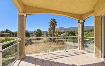 A VENDRE F2 AVEC TERRASSE LD PISCIA A PERI
